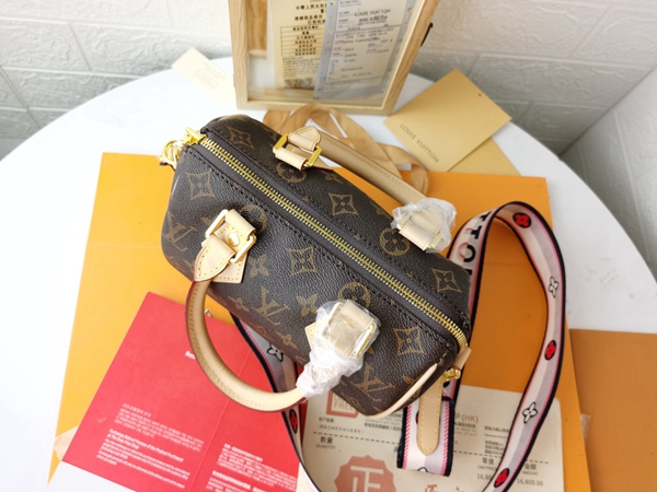 ルイヴィトンバッグ素材ディテール